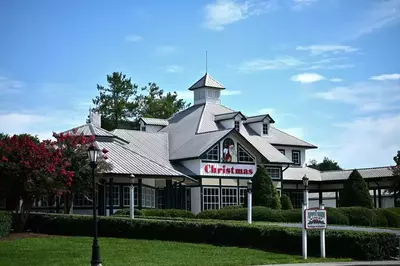 Christmas & Candle Shops at the Apple Barn