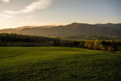 morning sunrise in Cades Cove 