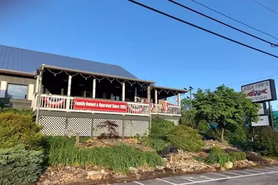 huck finn's catfish restaurant in pigeon forge tn