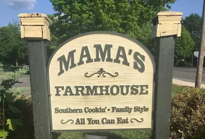 mama's farmhouse in pigeon forge