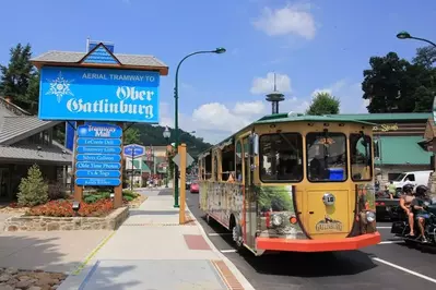 Gatlinburg trolley and ober gatlinburg sign