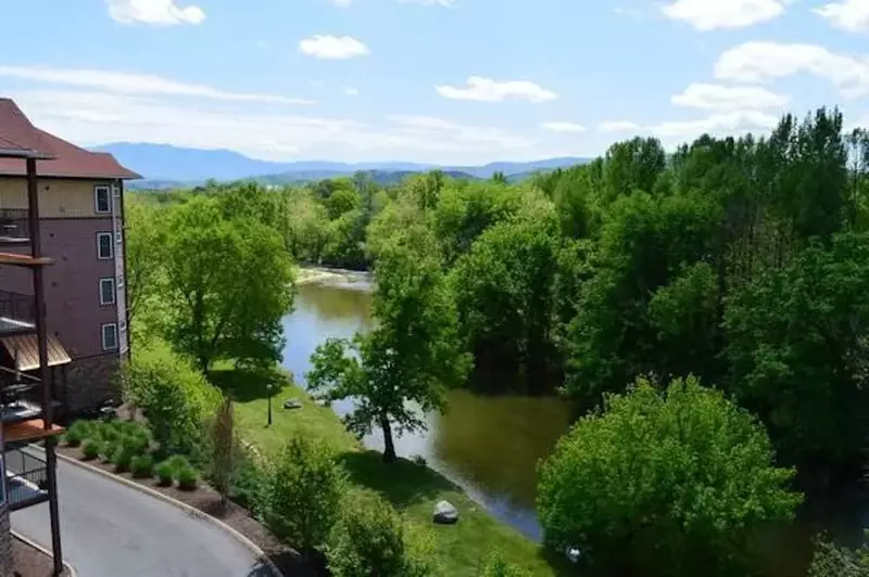 little pigeon river at appleview river resort