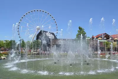 show fountains at the island in pigeon forge